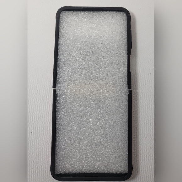 ZFlip 3 Samsung Case - NWT - Picture 2 of 6